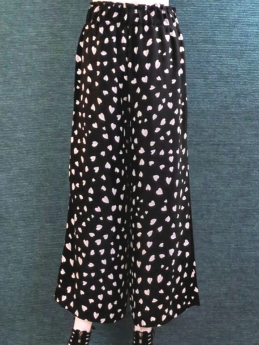 Ann Taylor Heart Print Capri Pants - Picture 6 of 15